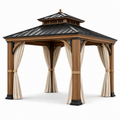 Gartenpavillon 300 × 300 × 310 cm aus braunem Holz mit schwarzem Metalldach und cremefarbenen Vorhängen